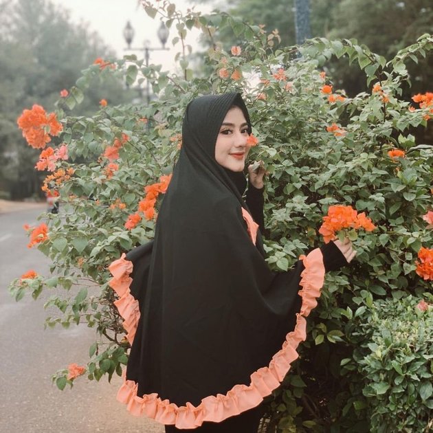 Check out 10 Photos of Ghea Youbi Wearing Hijab, Making Netizens Astonished