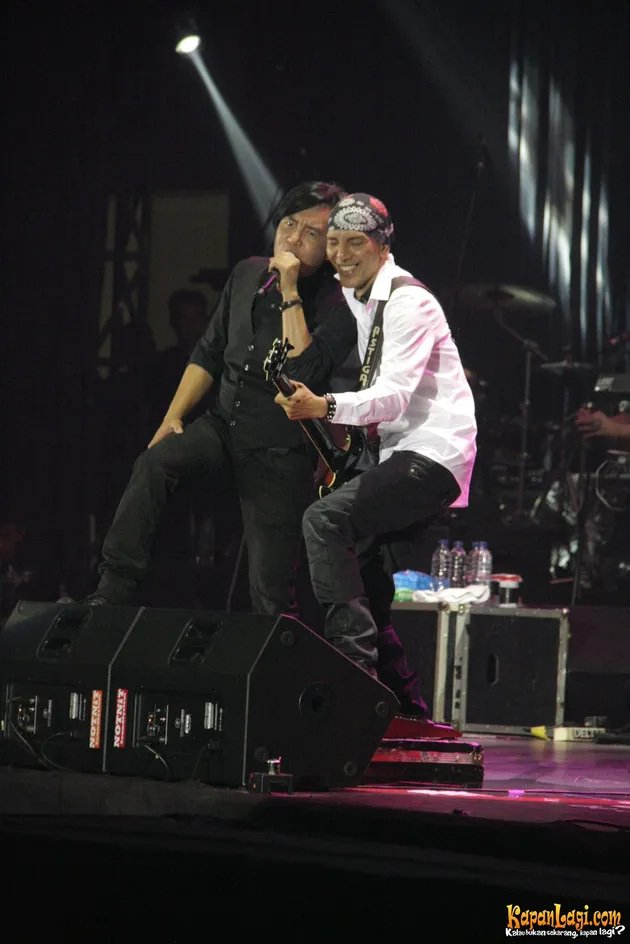 Dewa 19 feat Ari Lasso