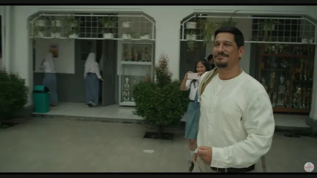 Bucek Depp Jadi Guru