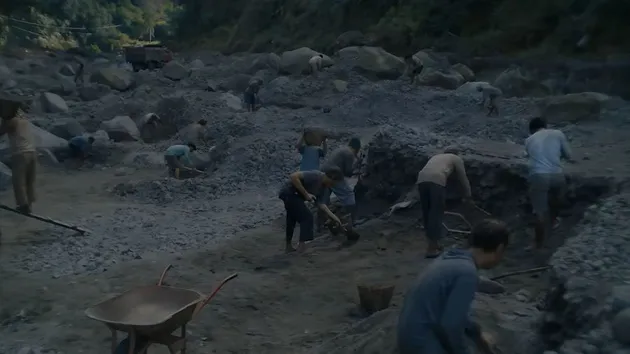 Tambang pasir dalam film ANGKARA MURKA