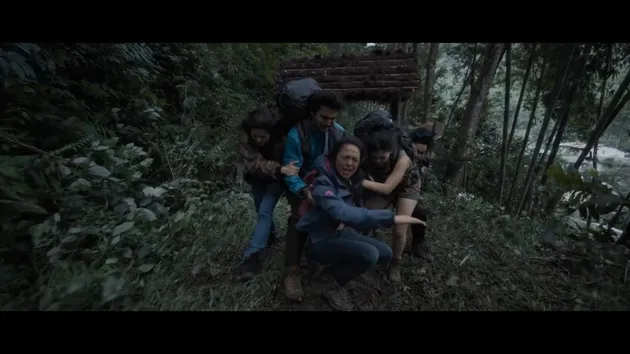 Adegan naik gunung film Kuncen