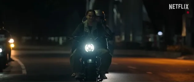 Aurora Ribero Sebagai 13 dan Ali Fikry Sebagai Monji di Film The Shadow Strays 