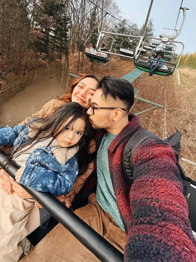 Potret bahagia Siti Badriah dan keluarga liburan ke Korea Selatan