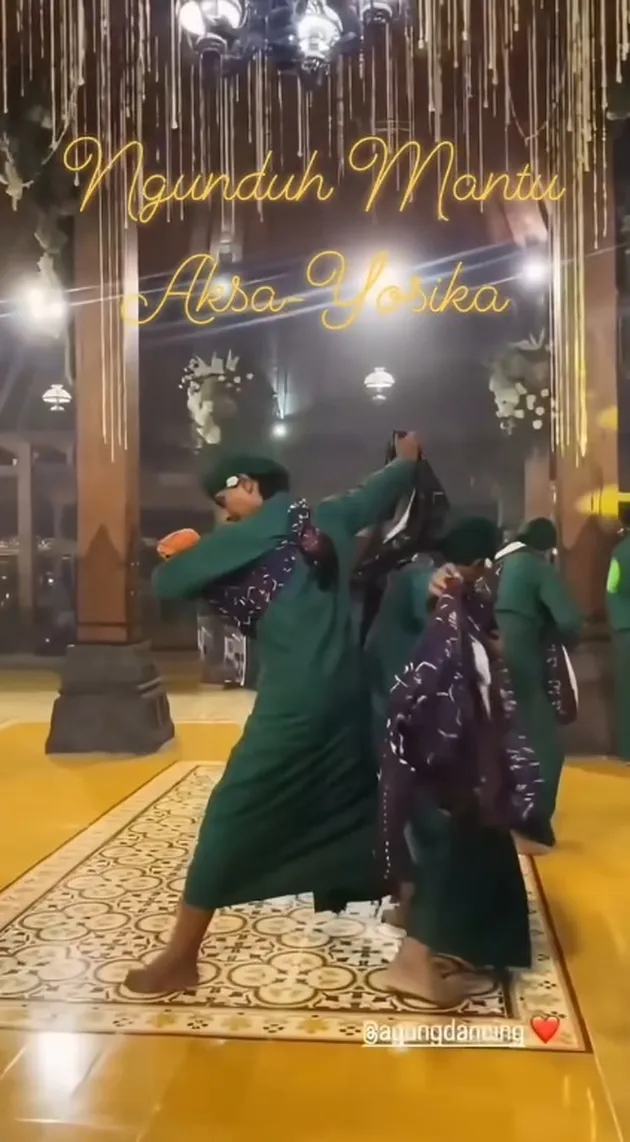 Penari latar di lagu tembang donga