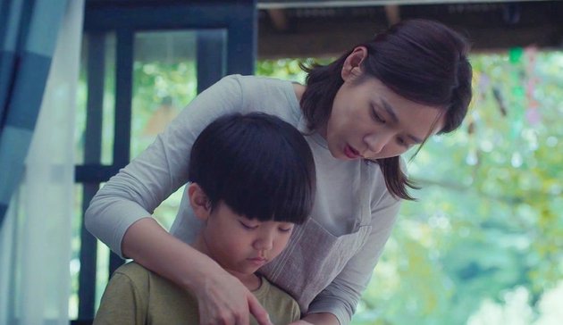 Son Ye Jin baru saja mengumumkan kehamilannya. Bicara soal akan jadi seorang ibu, Son Ye Jin pernah berikan penampilan apik dalam film BE WITH YOU perankan karakter ibu.