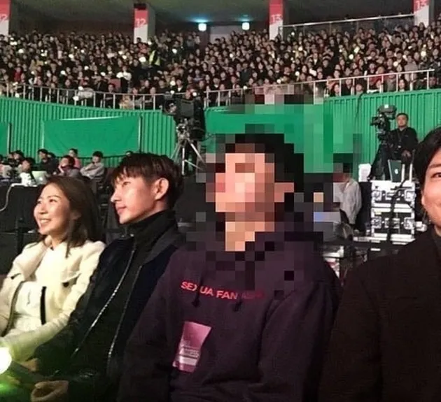 artis di konser IU