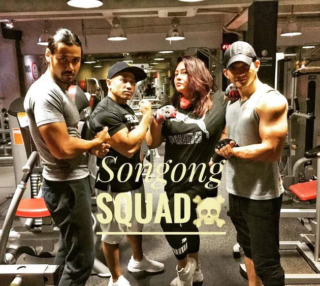 Inilah foto kebersamaan Iko Uwais, Audy, dan Chicco Jericho serta guru gym mereka, Heintje Pojoh (dua dari kiri). Mereka menyebut diri mereka sebagai Songong Squad.