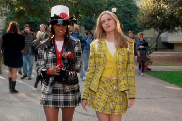 Bagaimana dengan CLUELESS? Film ternama ini dihiasi soundtrack yang dibawakan oleh Radiohead yang berjudul Fake Plastic Trees. Cool!