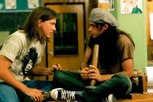 DAZED AND CONFUSED juga salah satu film remaja tahun 90an. Ada penampilan Bob Dylan, Aerosmith, Alice Cooper, The Runaways, Deep Purple, Led Zeppelin, dan Black Sabbath dalam film komedi yang satu ini.
