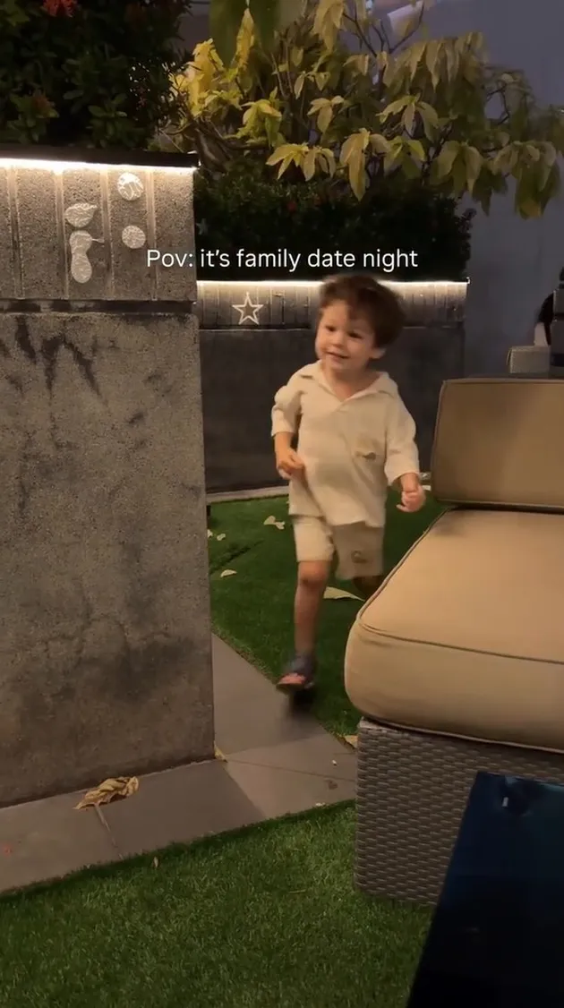 Baby Noah lari-lari bahagia