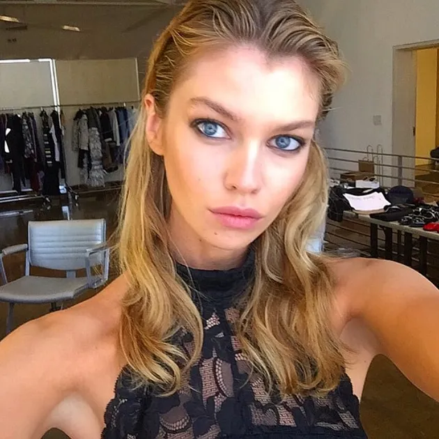 Stella Maxwell, Pacar Lesbian Miley Cyrus