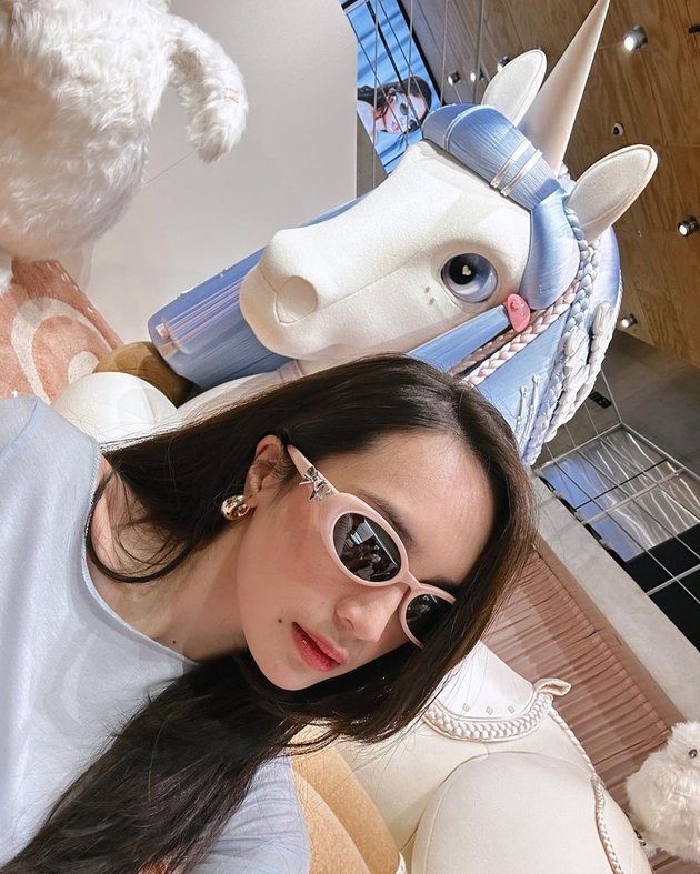 Stylish and Beautiful! Here are 8 Photos of Beby Tsabina During Vacation in South Korea