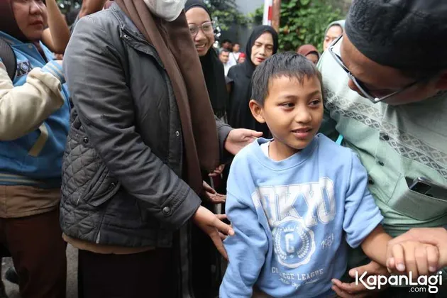 Anak Mpok Alpa Tersenyum