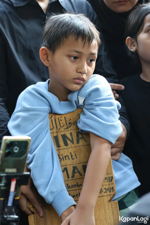 Wajah Sedih Anak Mpok Alpa