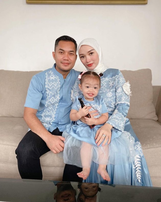 Her Husband Allegedly Has Another Biological Child, 8 Portraits of Zaskia Gotik and Sirajuddin Known for Their Tranquility - Demanded More than 17 Billion