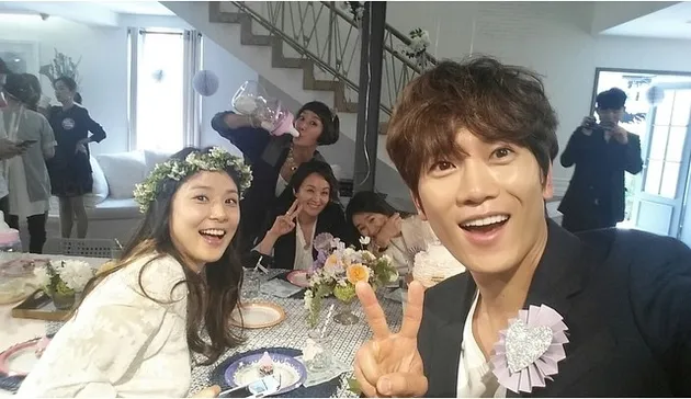 Pesta calon bayi Ji Sung - Lee Bo Young