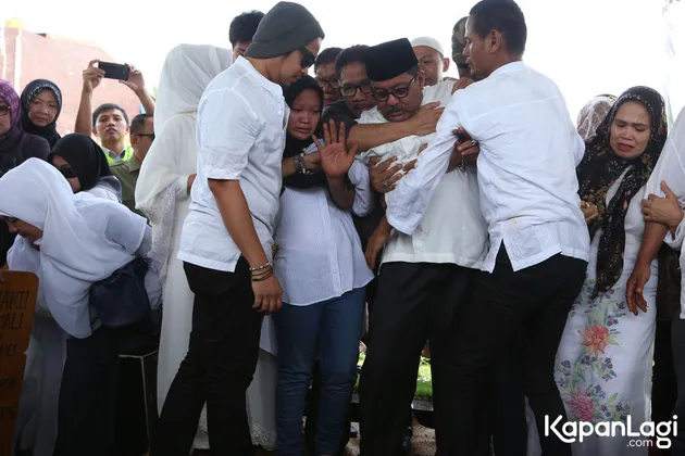 Pemakaman Ibu Rano Karno