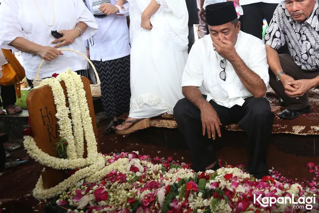 Pemakaman Ibu Rano Karno