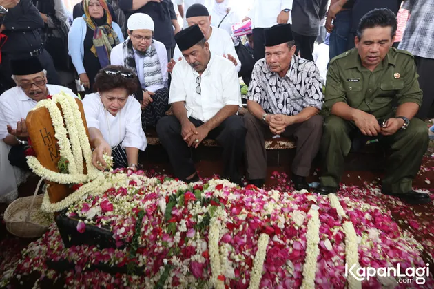 Pemakaman Ibu Rano Karno