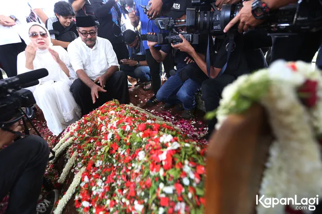 Pemakaman Ibu Rano Karno