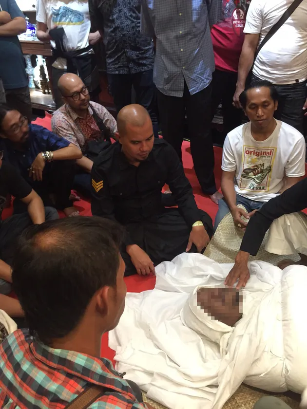Susana Rumah Duka Almarhum Manajer Ahmad Dhani