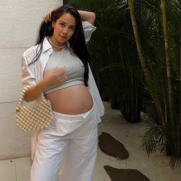Already Heavily Pregnant Check Out 8 Beautiful Photos Of Actress