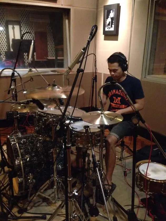 Sudah Kenal Rio Alief, Drummer Ganteng Rekrutan Ariel NOAH?