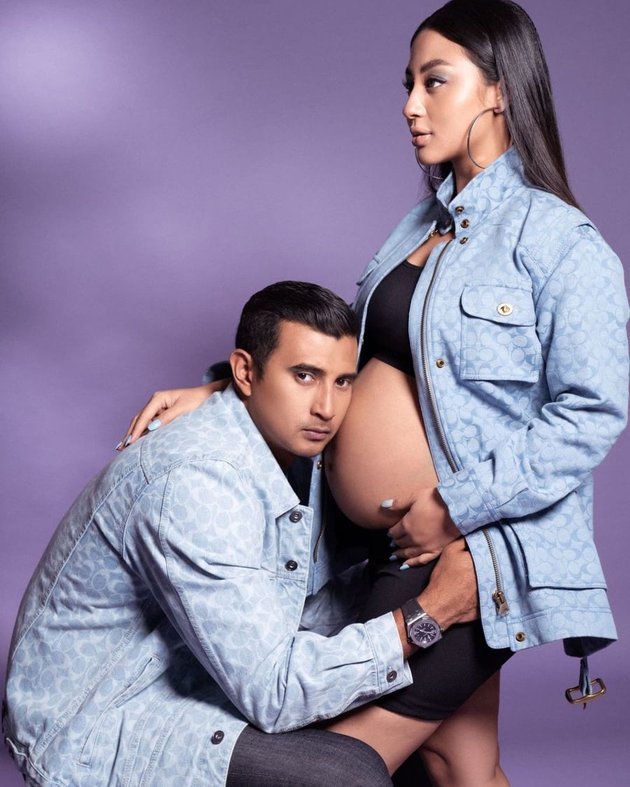 Already Giving Birth to a Beautiful Baby Girl, Here are 9 Portraits of Ali Syakieb and Margin Wieheerm's Maternity Shoot that Just Revealed - Couple in Matching Outfits