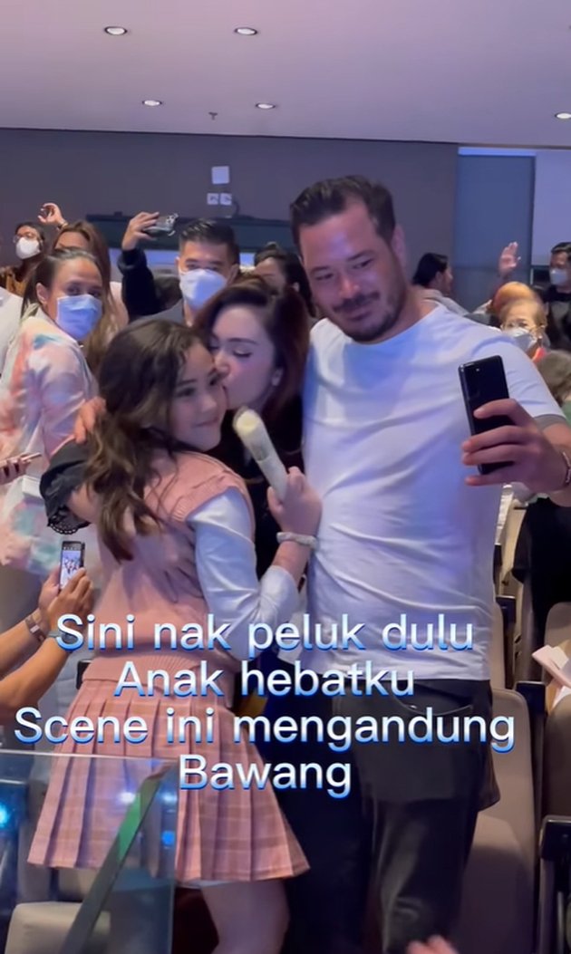 Former Lovers Still Besties, 11 Photos of Nafa Urbach and Zack Lee That Successfully Make Netizens Emotional When Attending Their Beautiful Daughter's Show