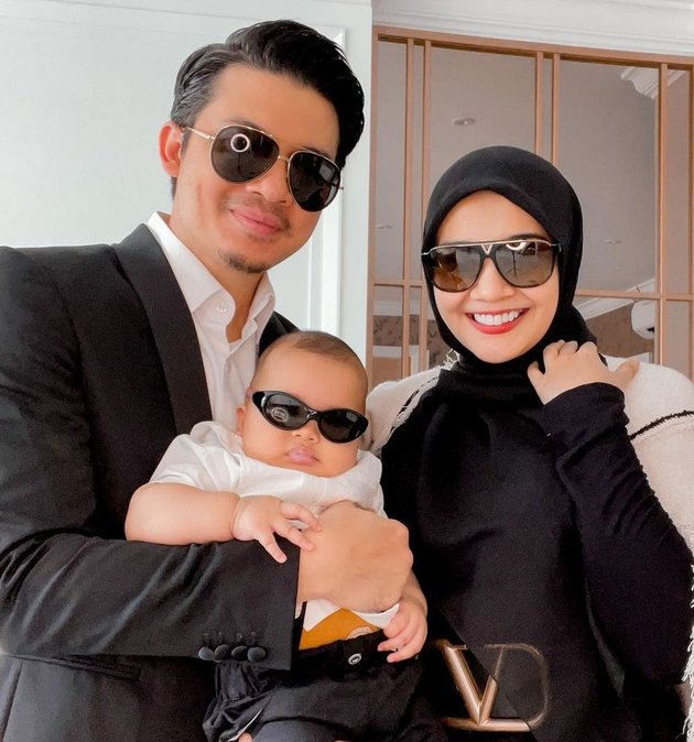 Already Like a Little Boss, Here are 8 Adorable Photos of Baby Ukkasya Wearing Glasses That Make You Want to Pinch Him