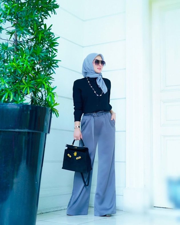 Already a Year Steadfast in Wearing Hijab, Here are 8 Stylish and Elegant Photos of Syahrini - Long Silk Top Worth Rp30 Million Becomes the Highlight