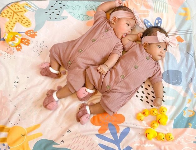 Already Stylish from Childhood, 9 Photos of Baby Raneysha and Keysheva Tasya Kamila's Adorable Twin Nieces
