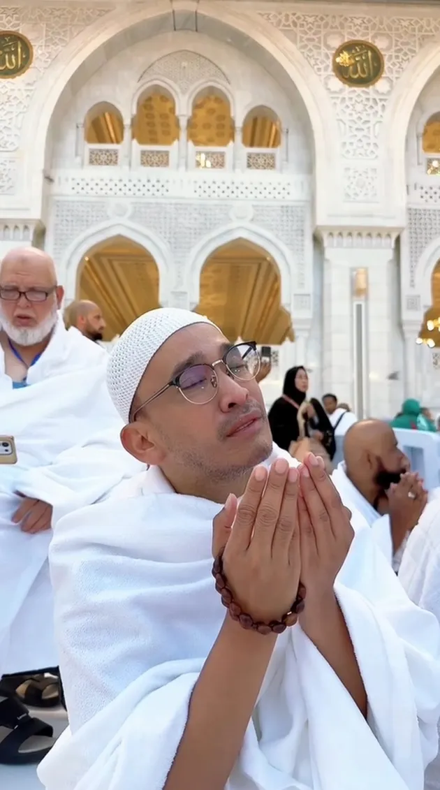 Ruben Onsu pakai ihram