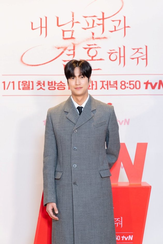 Great Success with 'MARRY MY HUSBAND', Na In Woo Will Serve in the Military - Making Fans Unprepared to Part