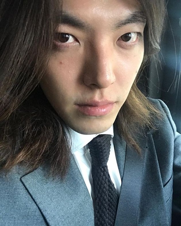 Success in Making Fangirls Hysterical, 8 Photos of Kim Woo Bin with Long Hair - Proof that Handsome People Can Rock Any Style