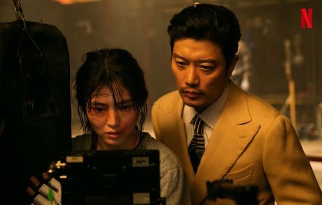 Success Achieving High Ratings, Here are 8 Behind The Scene Photos of 'MY NAME' Drama Full of Action Violence