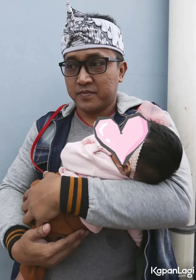 Teddy Pardiyana gendong Bintang