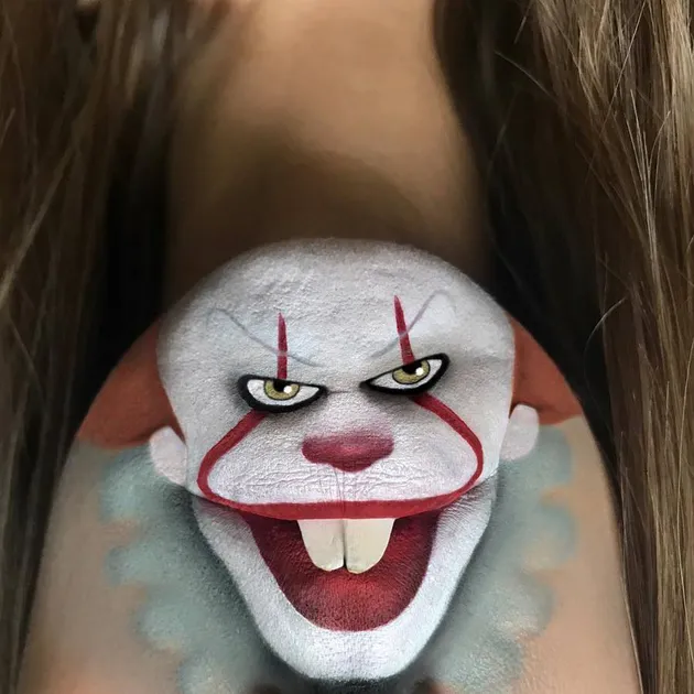 Tokoh film di bibir