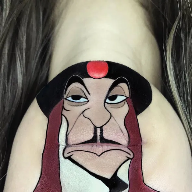 Tokoh film di bibir