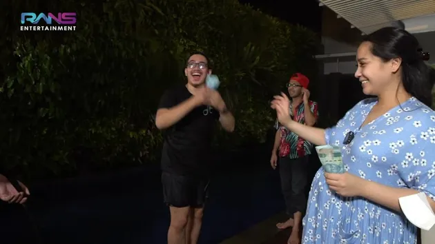 Nagita Slavina Bagi Uang