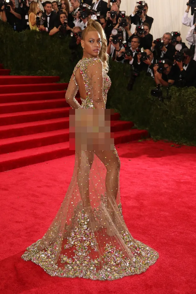 Gaun Terbuka di Red Carpet 2015