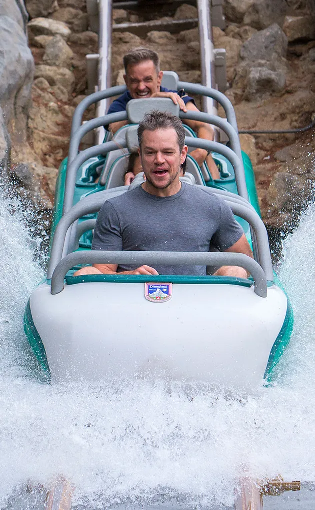 Liburan Artis Hollywood di Disneyland