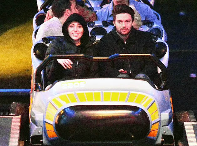 Liburan Artis Hollywood di Disneyland