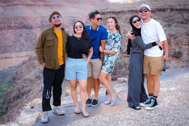 Following her husband to America, this is the portrait of Ananda Omesh and Dian Ayu's romantic vacation to Las Vegas