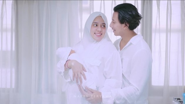 Touching All White, 9 Photos of Fairuz A Rafiq's Family with Baby Zhafi - Family Goals, All Handsome and Beautiful