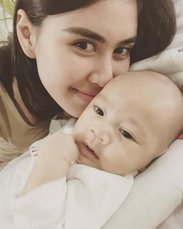Syahnaz dan keponakan
