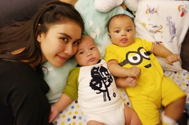 Syahnaz dan keponakan