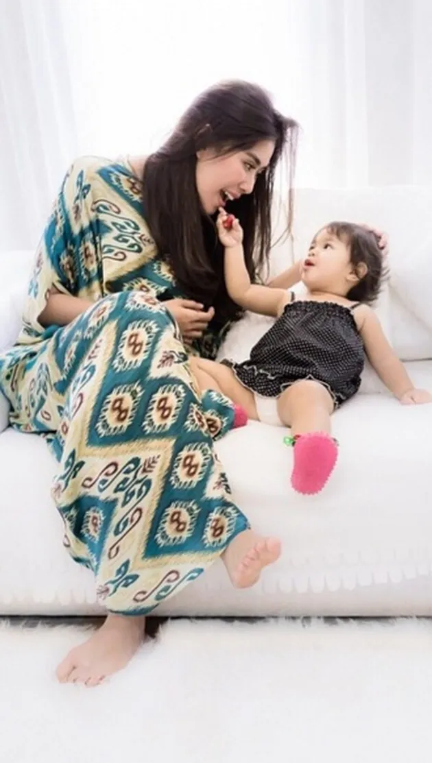 Syahnaz dan keponakan