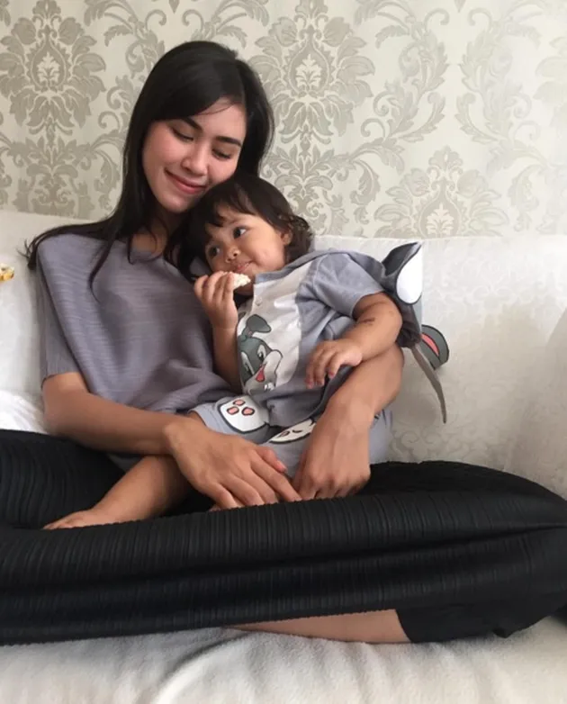 Syahnaz dan keponakan