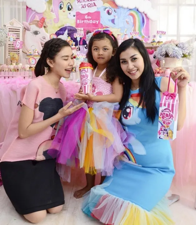 Syahnaz dan keponakan